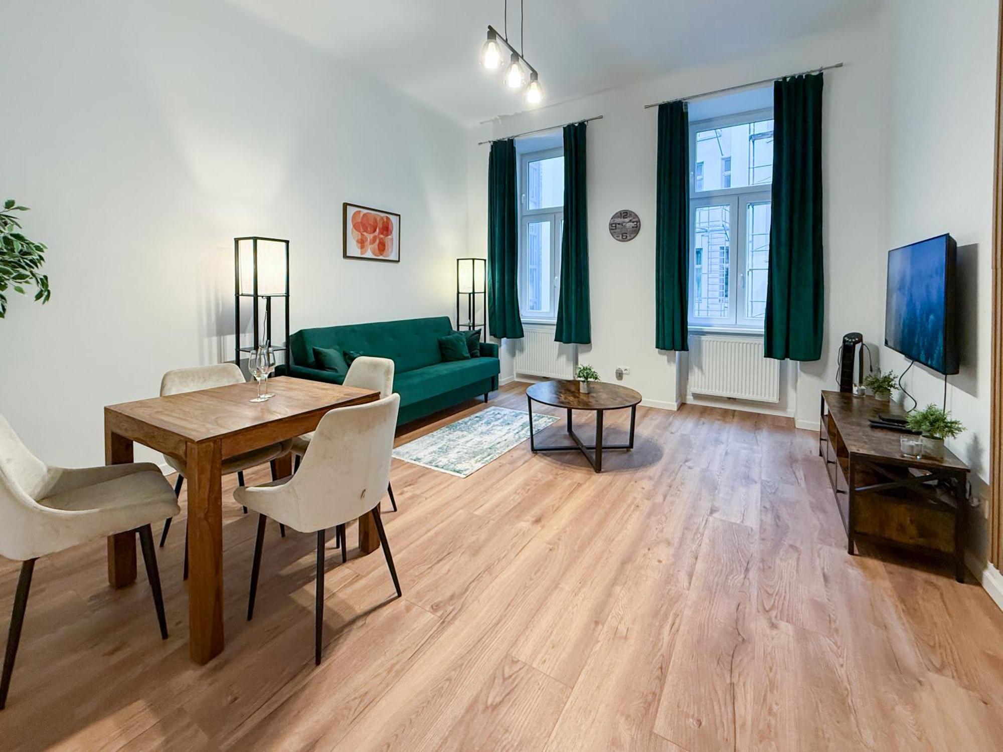 Apartment Brand New Renovated, Centre, Quiet Street, Amazing Location